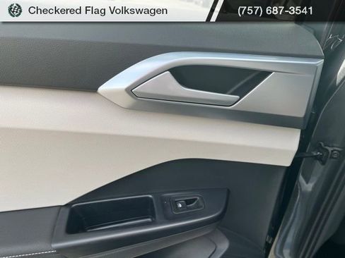 Used 2025 Volkswagen Taos SE image 23