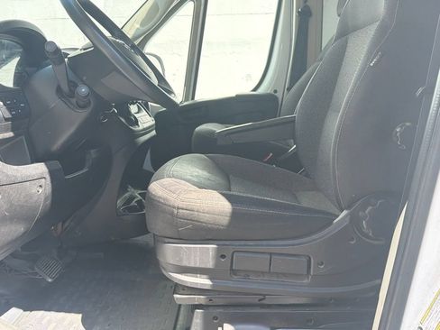Used 2019 RAM ProMaster 2500 w/ Premium Appearance Group FWD image 3