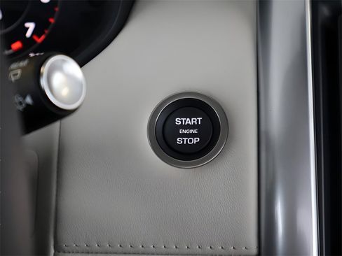 New 2025 Land Rover Discovery Metropolitan Edition image 59