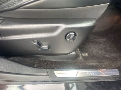 Used 2015 Jeep Grand Cherokee Overland w/ Advanced Technology Group image 13