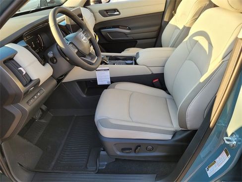 New 2026 Nissan Pathfinder SL image 9