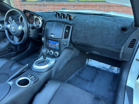 Used 2010 Nissan 370Z Touring RWD image 13