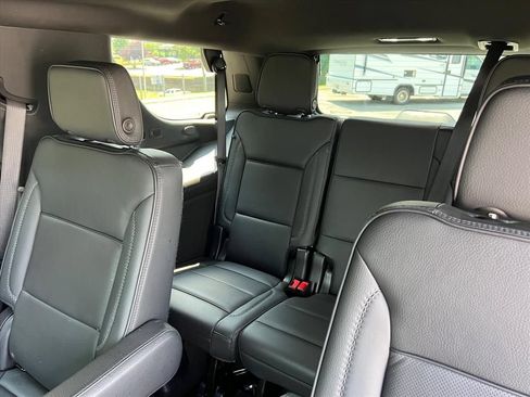 Used 2025 GMC Yukon Denali AWD/4WD image 15