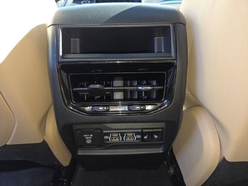Certified 2024 Jeep Grand Cherokee Limited w/ Luxury Tech Group II AWD/4WD image 23