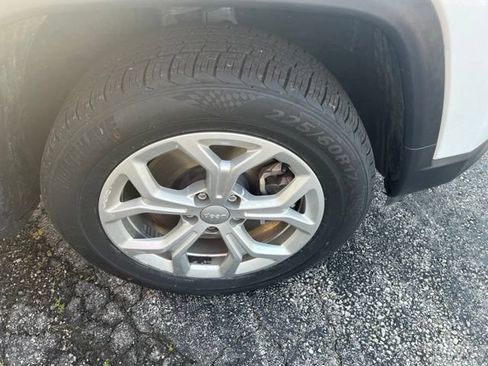 Used 2024 Jeep Compass Latitude AWD/4WD image 23