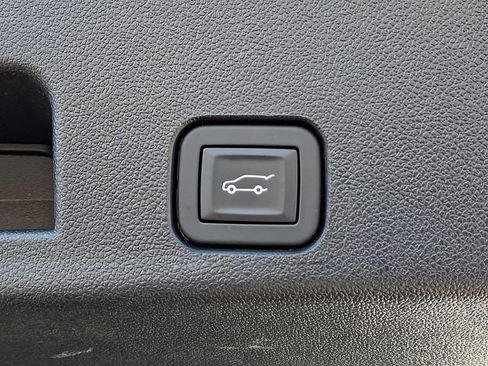 Used 2025 GMC Acadia Elevation image 32