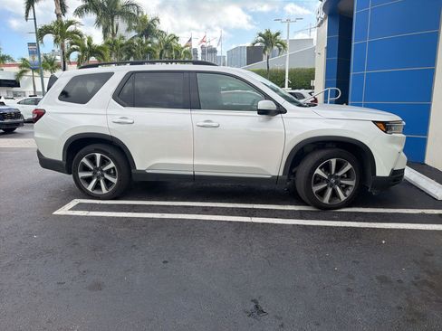 Certified 2023 Honda Pilot Touring image 13