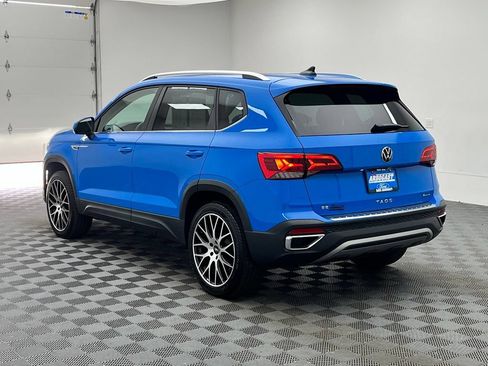 Used 2024 Volkswagen Taos SE w/ Panoramic Sunroof Package AWD/4WD image 12