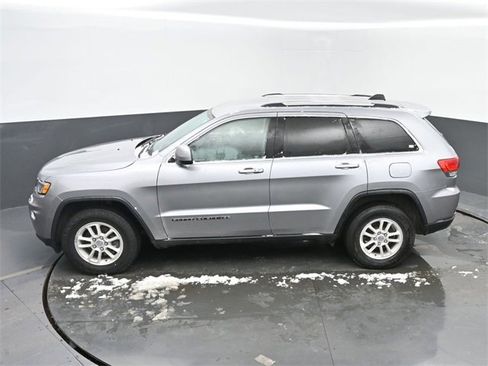 Used 2018 Jeep Grand Cherokee Laredo image 43