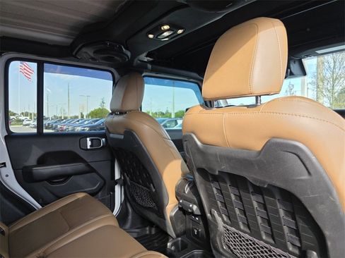 Used 2020 Jeep Gladiator Rubicon image 12