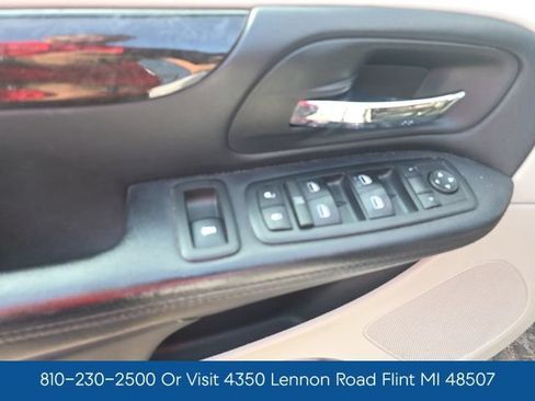 Used 2014 Dodge Grand Caravan SXT FWD image 12