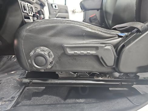 Used 2021 Jeep Wrangler Unlimited Sahara w/ Dual Top Group AWD/4WD image 33