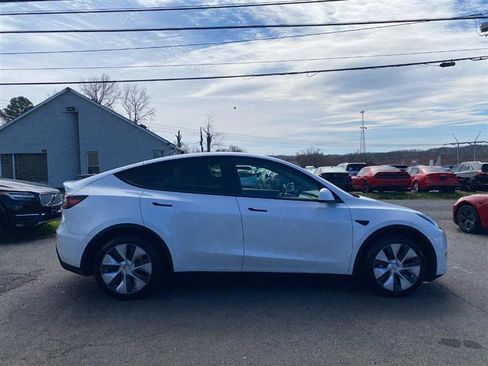 Used 2023 Tesla Model Y AWD image 6