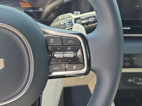 New 2026 Kia Carnival EX FWD image 32