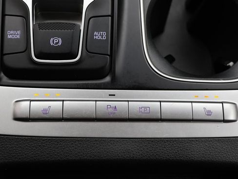 Used 2024 Kia Carnival LX image 25