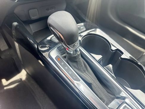 Used 2025 Chevrolet Trax LT w/ LT Convenience Package FWD image 19