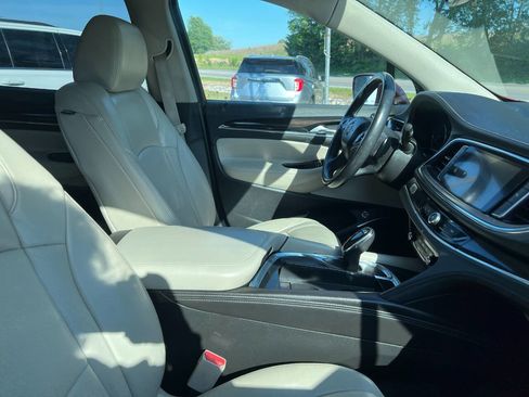 Used 2019 Buick Enclave Essence AWD/4WD image 11