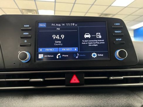Used 2021 Hyundai Elantra SE FWD image 27