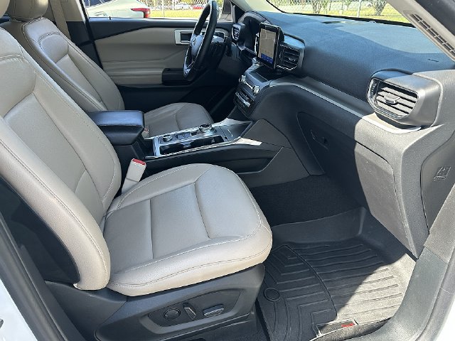 Used 2020 Ford Explorer XLT w/ Equipment Group 202A AWD/4WD image 10