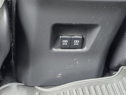 Used 2020 Toyota RAV4 XLE Premium image 17