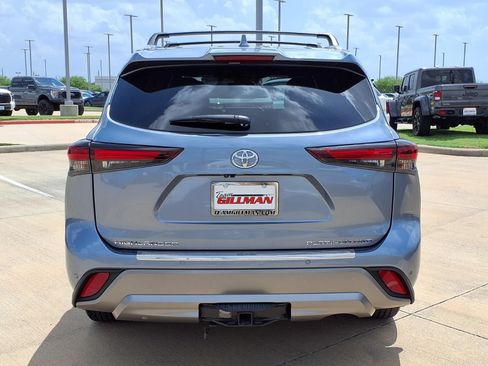 Used 2024 Toyota Highlander Platinum AWD/4WD image 6