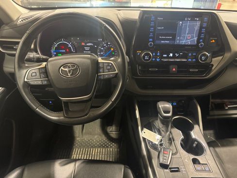 Used 2022 Toyota Highlander XLE FWD image 45