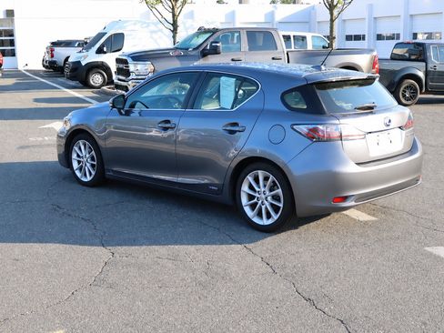 Used 2013 Lexus CT 200h w/ Premium Pkg w/Backup Camera FWD image 8