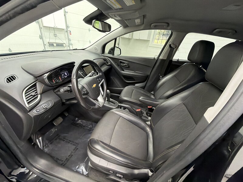 Used 2019 Chevrolet Trax LT w/ LT Convenience Package AWD/4WD image 10