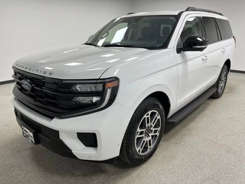 Used 2025 Ford Expedition Active AWD/4WD image 4