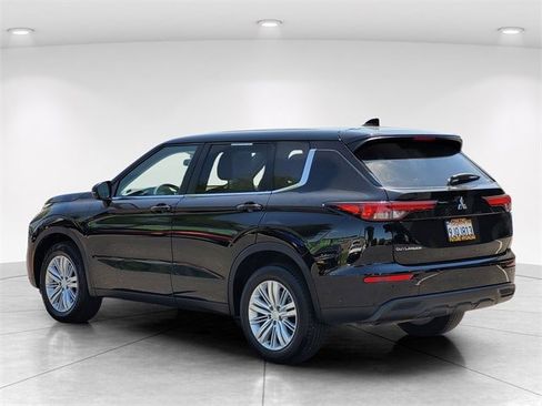 Used 2023 Mitsubishi Outlander ES image 6