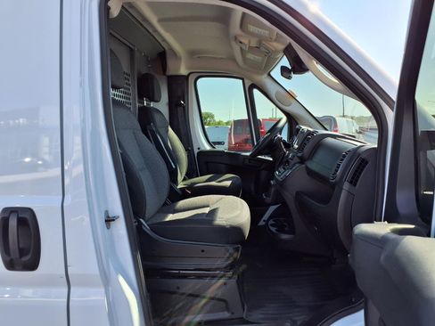 Used 2025 RAM ProMaster 2500 FWD image 5