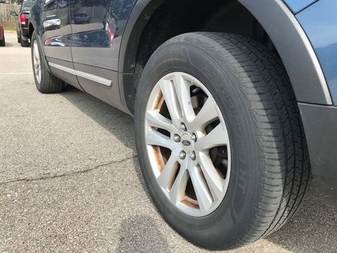 Used 2018 Ford Explorer XLT w/ Equipment Group 201A AWD/4WD image 12