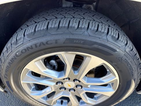 Used 2018 Chevrolet Traverse Premier image 19