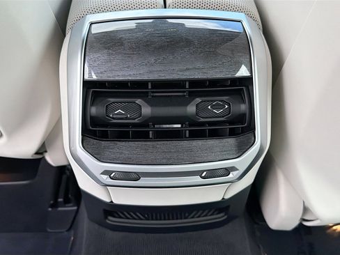 Used 2025 BMW 750e xDrive w/ Executive Package image 20