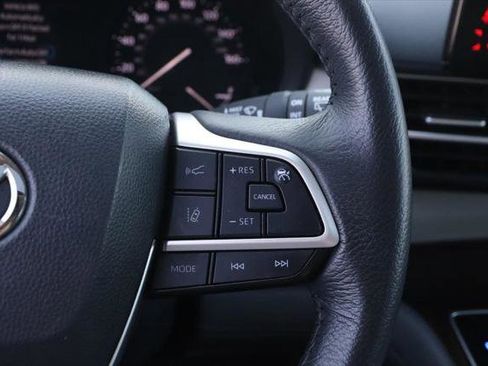 Certified 2024 Toyota Sienna XLE image 15