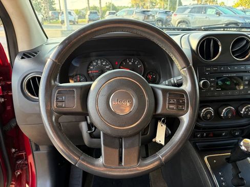 Used 2013 Jeep Compass Latitude FWD image 14