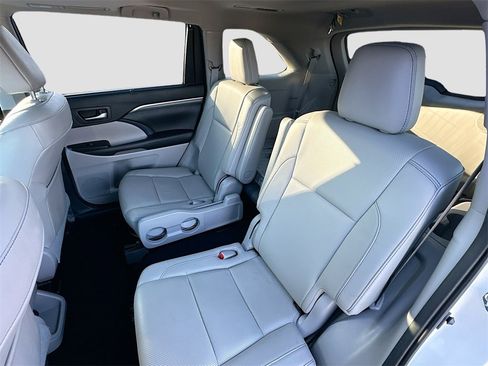 Used 2019 Toyota Highlander Limited image 26