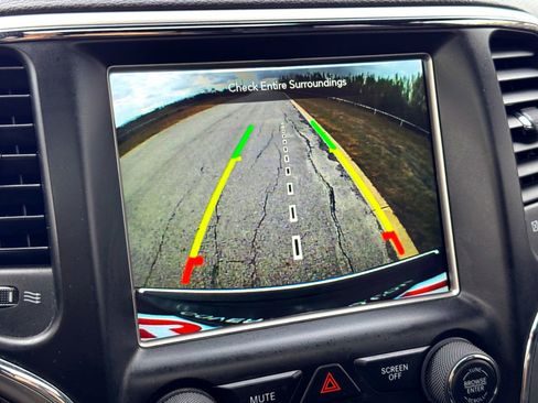 Used 2018 Jeep Grand Cherokee Limited image 31