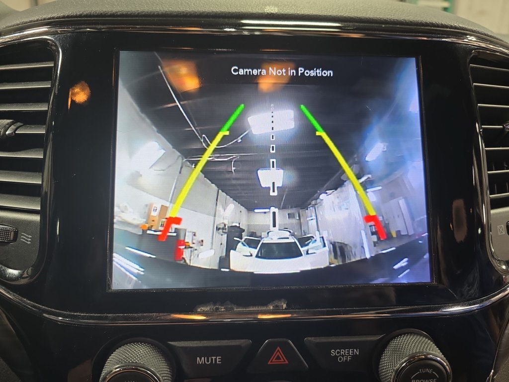 Used 2020 Jeep Grand Cherokee Laredo AWD/4WD image 22