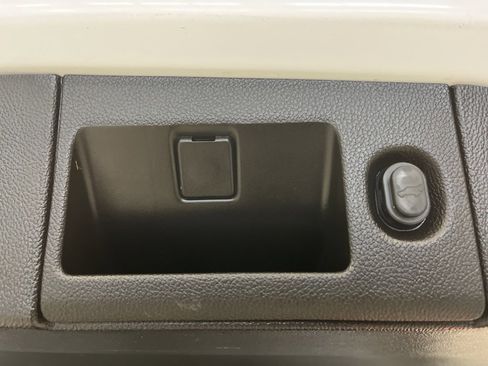 Used 2019 Chevrolet Suburban LT image 41