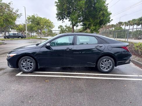 Used 2024 Hyundai Elantra SEL FWD image 4