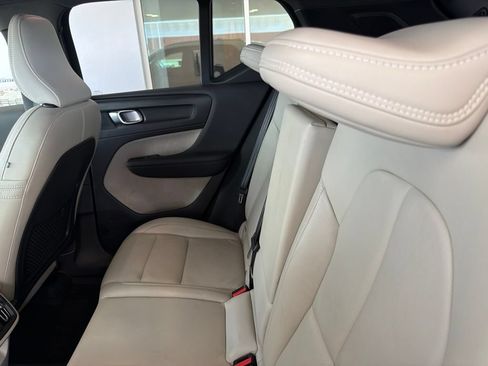 Used 2020 Volvo XC40 T5 Momentum w/ Protection Package Premier AWD/4WD image 5