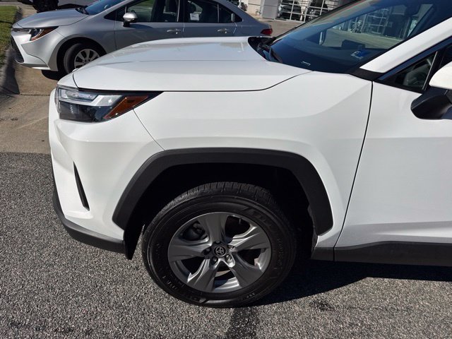 Used 2025 Toyota RAV4 XLE AWD/4WD image 3