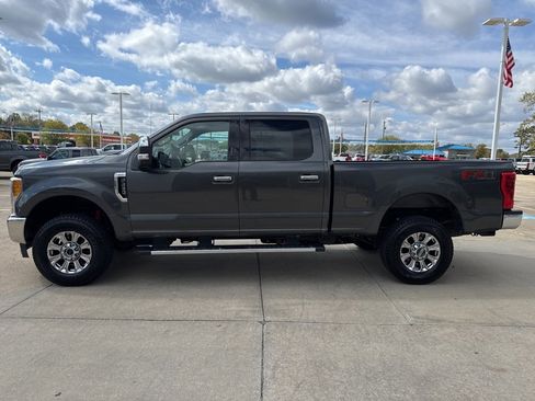 Used 2017 Ford F250 XLT w/ XLT Premium Package image 3