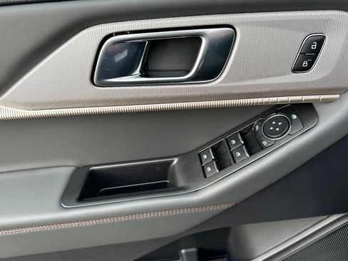 Used 2025 Ford Explorer Active w/ Active Comfort Package image 11