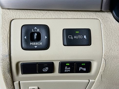 Used 2015 Lexus LS 460 image 17