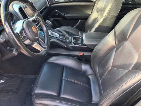 Used 2016 Porsche Cayenne image 31