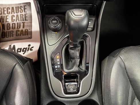 Used 2019 Jeep Cherokee Limited image 24