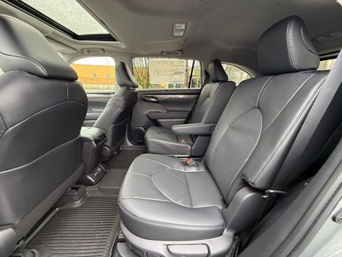 New 2026 Toyota Highlander Limited image 17