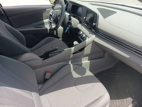 Used 2025 Hyundai Elantra SE FWD image 15
